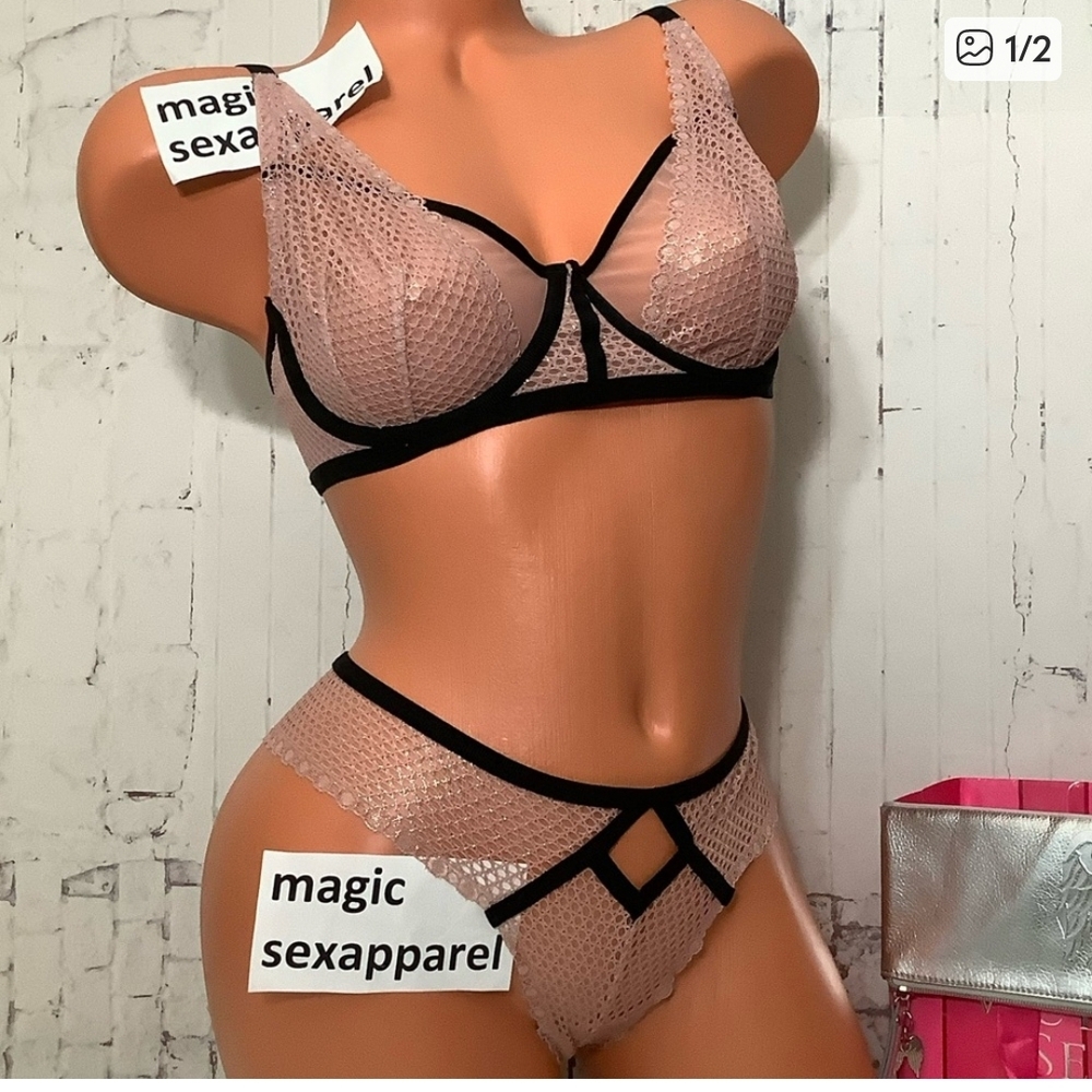 Victoria's Secret Black and Tan Lace Bra Set